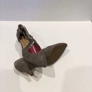 Slightly worn Naturalizer Tan color suede heels.